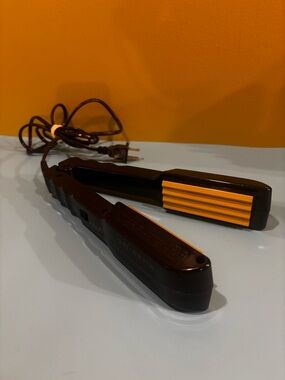 Black and Orange Hair Crimper